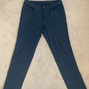Lululemon athletica ABC Pant Classic 34” (L32”)